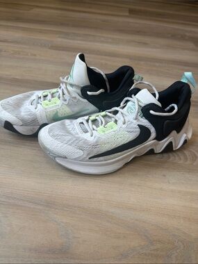 Nike - Giannis Immortality 2 'White Black Volt'